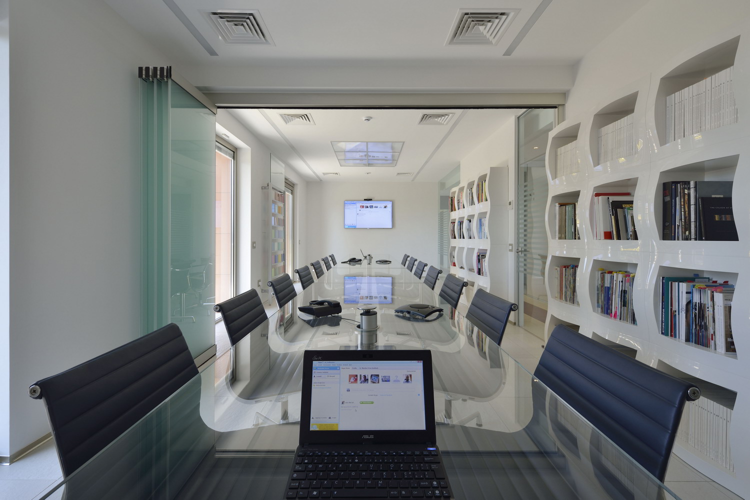 Sala riunioni Sartoretto Verna dedicata al confronto e allo scambio di idee